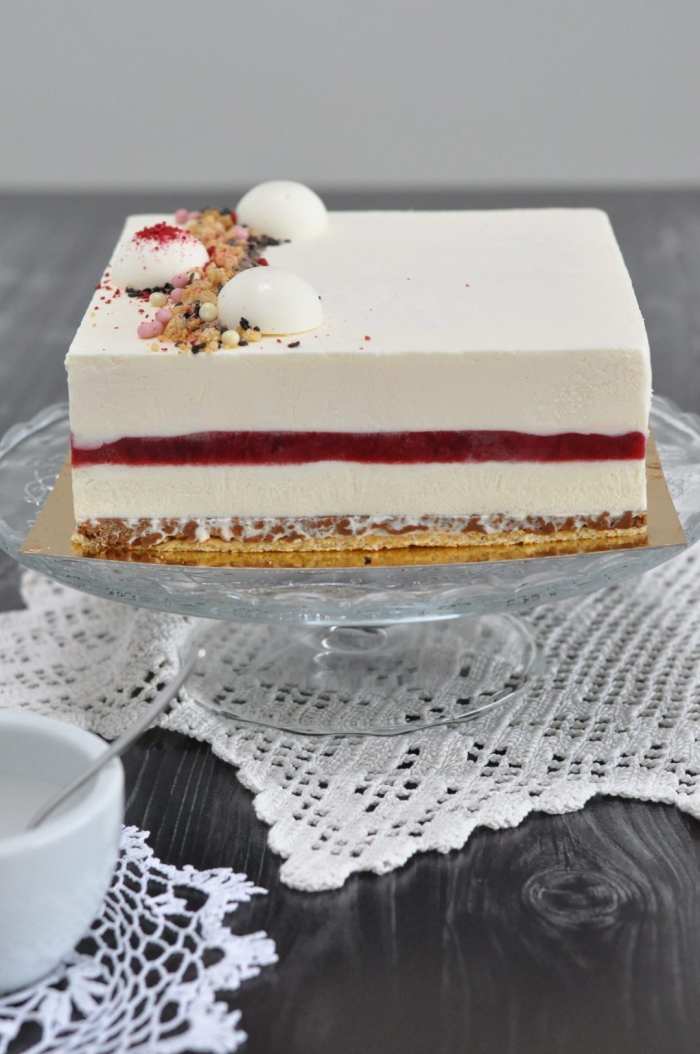 Baltojo šokolado ir aviečių tortas