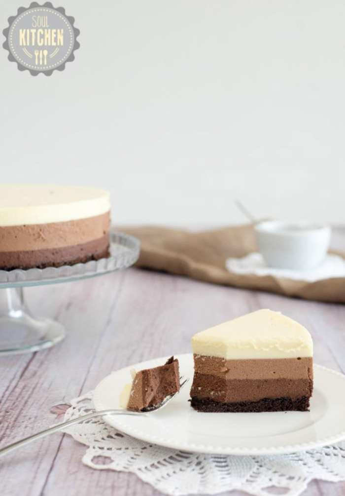 Šokoladinių putėsių tortas su avietėmis