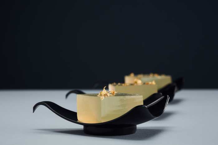 Sparkling wine jelly with gold