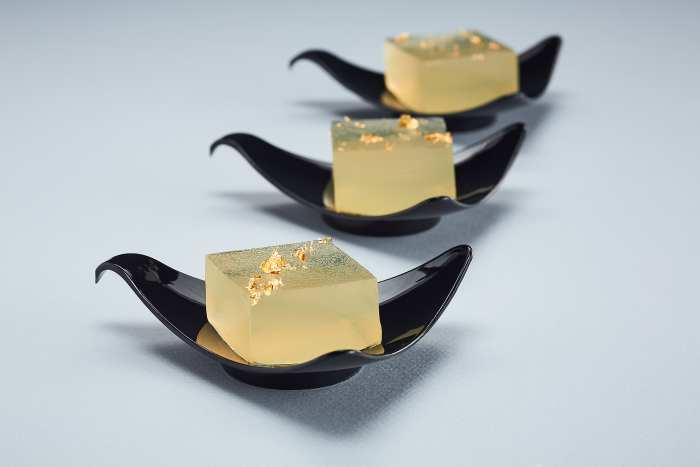 Sparkling wine jelly with gold