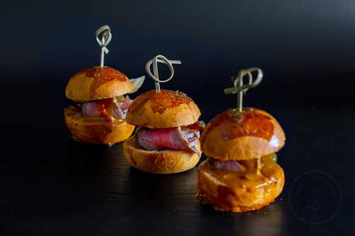 Mini mini burgers with beef and whiskey sauce